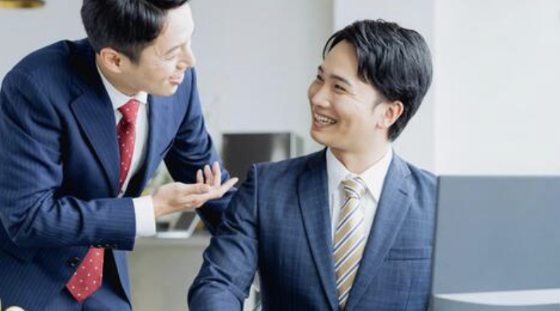 パソコンで管理画面を確認するイメージ